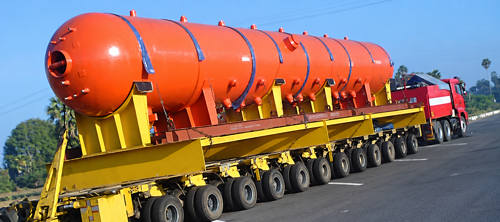 Over-dimensional pressure vessel loaded on a multi-axle ODC trailer